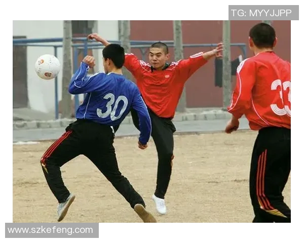 功夫足球三位球星的精彩表现与背后故事解析 功夫足球三位球星的精彩表现与背后故事解析