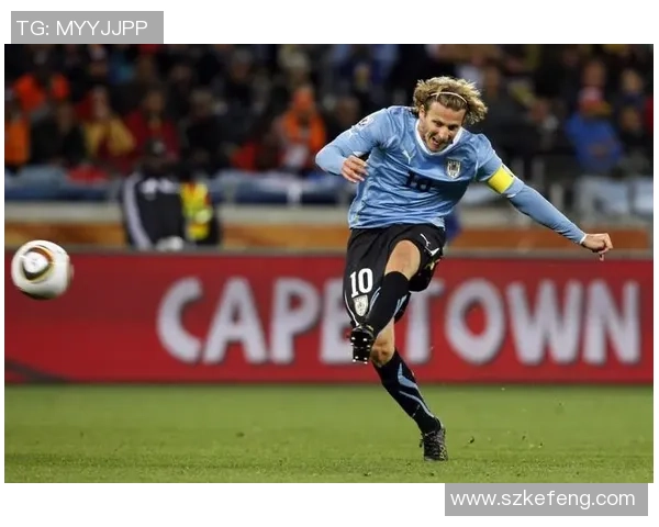 《从绿茵场到传奇人生:足球明星们的奋斗与荣耀故事》 《从绿茵场到传奇人生:足球明星们的奋斗与荣耀故事》